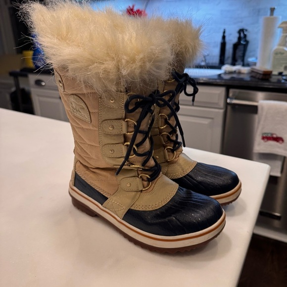 Sorel Tofino Womens Size 7 Waterproof Faux Fur Winter Snow Boot NL 2332-241 - Picture 2 of 15